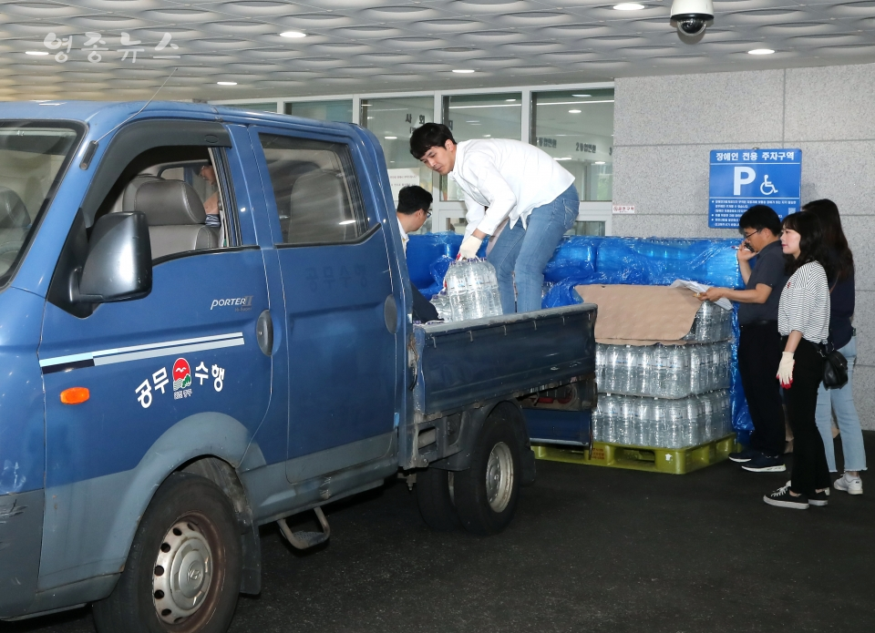 ▲인천 중구, 자원봉사자 230명과 수돗물 적수 피해 지원 연일 매진