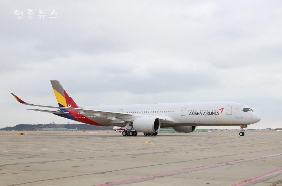 아시아나항공(사장 한창수)이 차세대 중장거리 주력기종인 A350 11호기를 도입했다. A350 11호기가 4일(화) 인천국제공항에 도착했다.