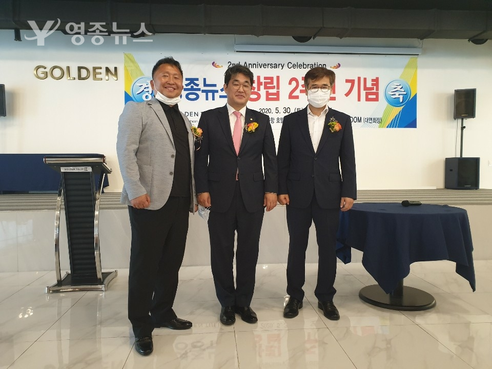 행사후 우경원 대표, 배준영 국회의원, 김진용 전 인천경제청장 기념사진