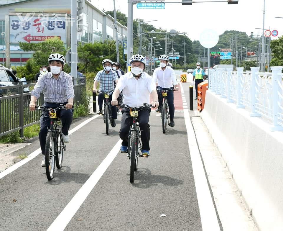 영종국제도시 해안일주 자전거도로 하늘 바닷길 1단계 준공식 - 자전거 탐승 기념사진